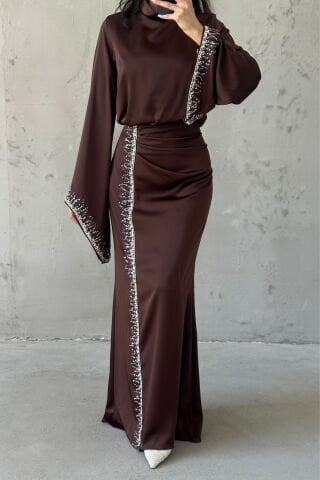 Dökümlü Kol Işıltılı İşlemeli Saten Tesettür Abiye Kahverengi