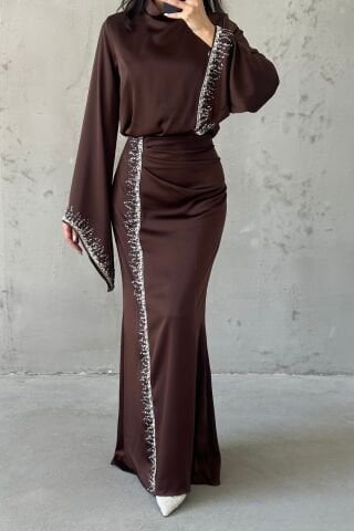 Dökümlü Kol Işıltılı İşlemeli Saten Tesettür Abiye Kahverengi