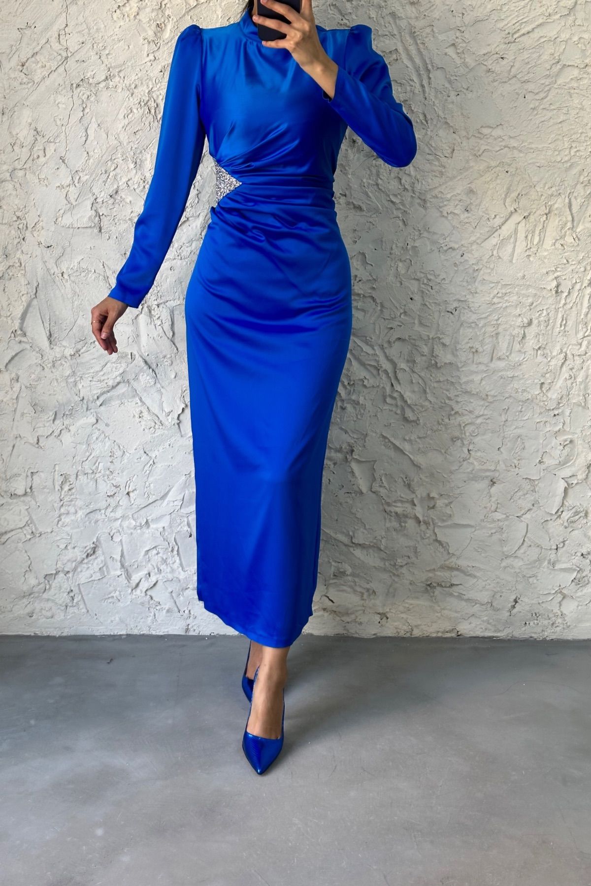 Beli Büzgülü Taş Detaylı Tesettür Abiye Saks Mavisi