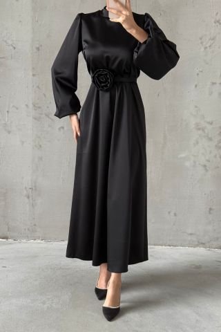Saten Kumaş Gül Detaylı Tesettür Abiye Siyah