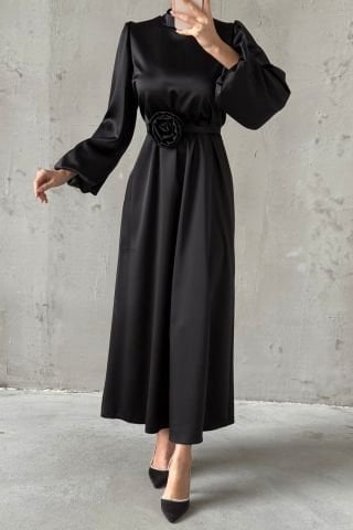 Saten Kumaş Gül Detaylı Tesettür Abiye Siyah
