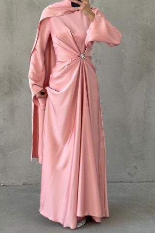 Akıcı Kumaş Ve Broş Detaylı Saten Tesettür Abiye Toz Pembe