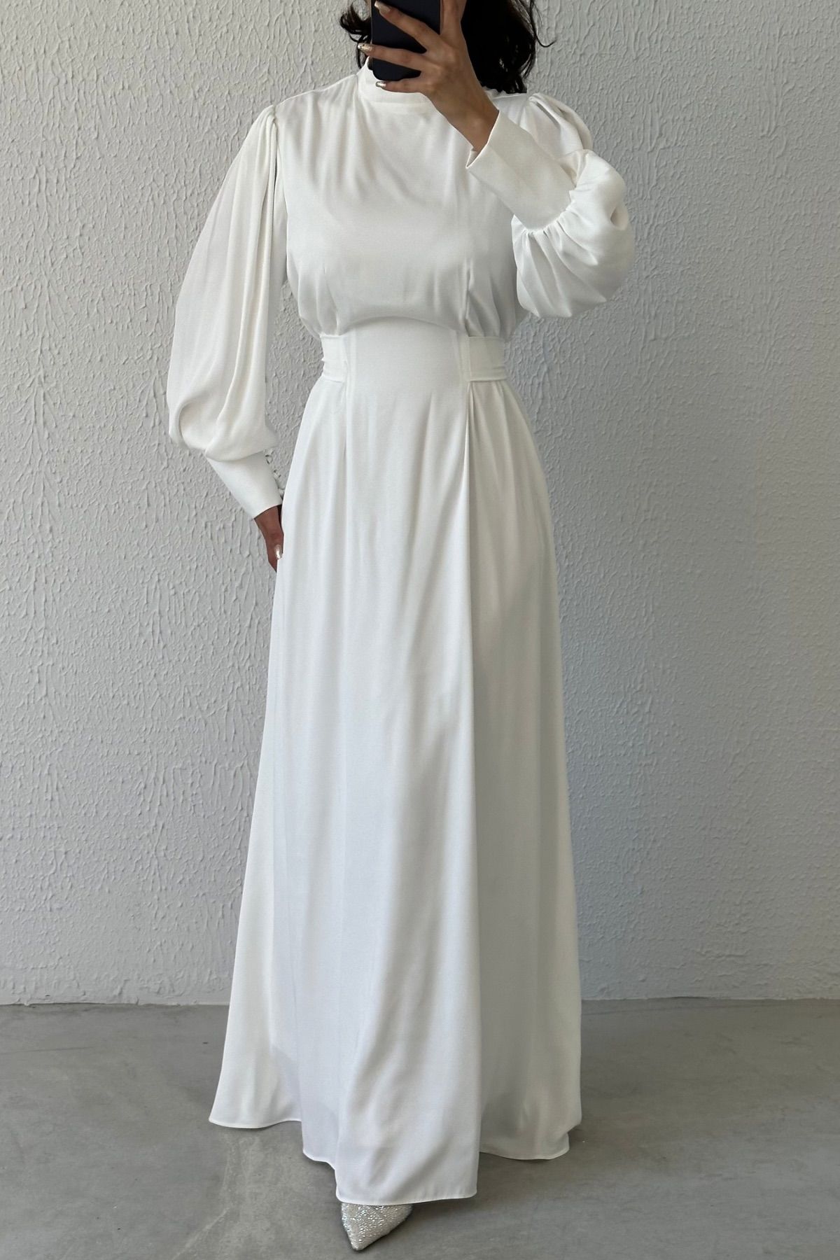 Işıltılı Bel: Balon Kollu Saten Tesettür Abiye Ekru