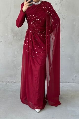 فستان سهرة أنيق من التول والحجاب من تاساروم مع زخارف حجرية، لون عنابي