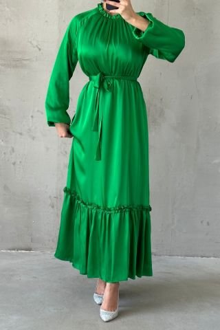 فستان سهرة ساتان محجبات أخضر بحزام رفيع وتنورة مكشكشة