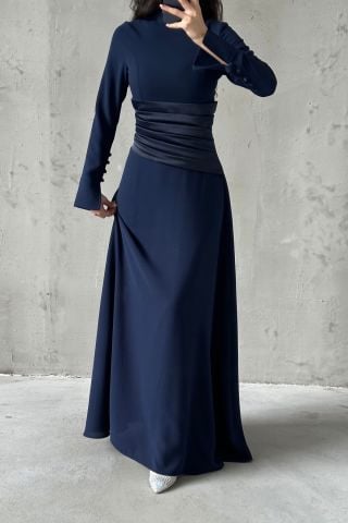 Krep Kumaş Belden Pliseli Tesettür Abiye Lacivert