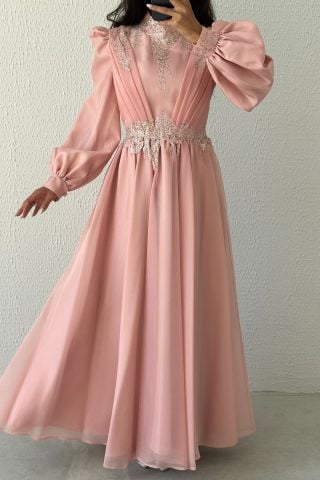 Şık İşlemeli Organze Tesettür Abiye Pudra