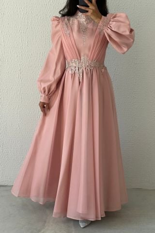 Şık İşlemeli Organze Tesettür Abiye Pudra