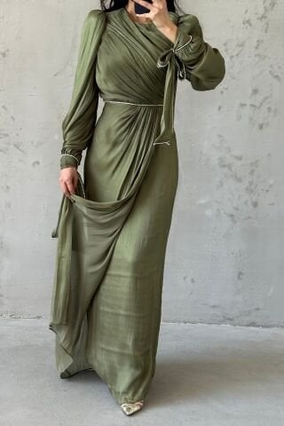 İncilerle Süslenmiş Zarif Tesettür Abiye Haki