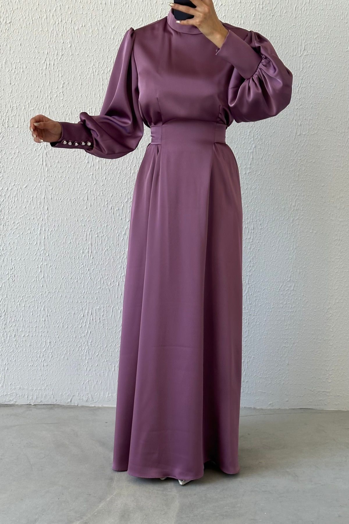 Işıltılı Bel: Balon Kollu Saten Tesettür Abiye Lila