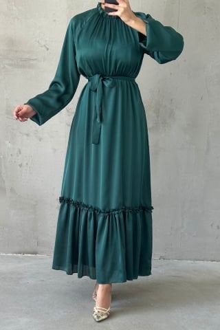 İnce Kemer Ve Fırfır Etek Saten Tesettür Abiye Zümrüt Yeşili