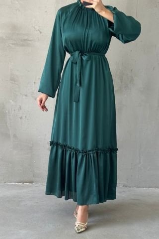 İnce Kemer Ve Fırfır Etek Saten Tesettür Abiye Zümrüt Yeşili