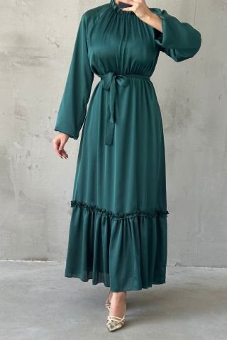 İnce Kemer Ve Fırfır Etek Saten Tesettür Abiye Zümrüt Yeşili
