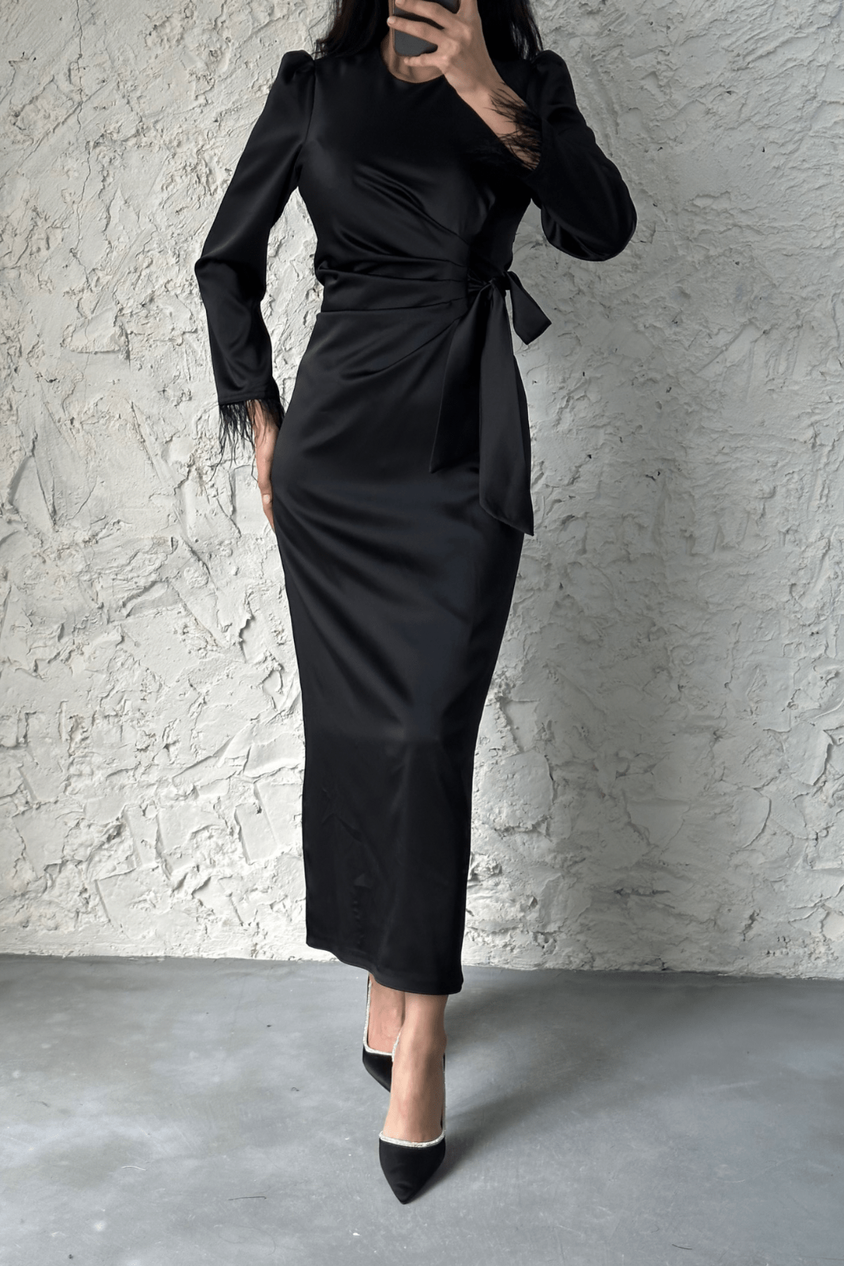 Kolu Tüylü Kalem Saten Tesettür Abiye Siyah