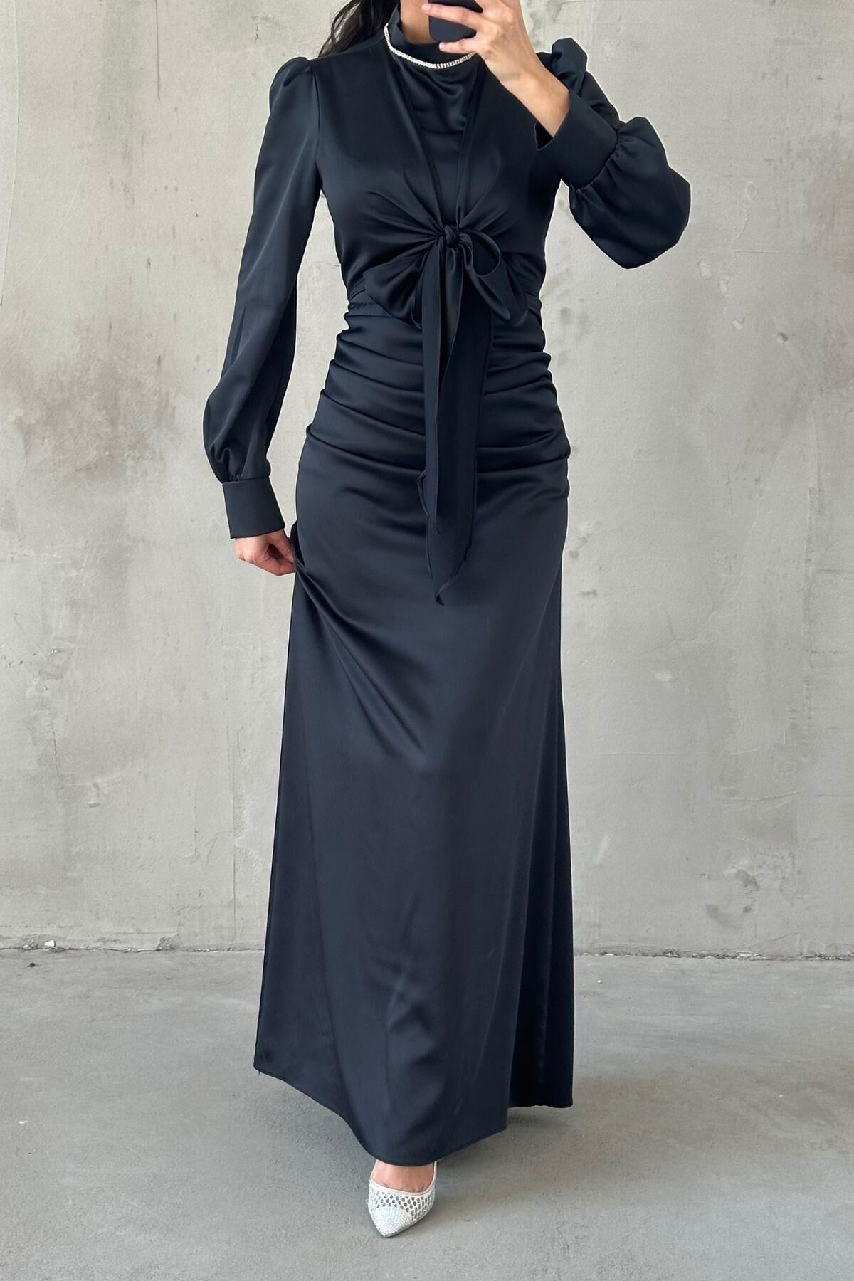 Kusursuz Detaylar Saten Tesettür Abiye Siyah