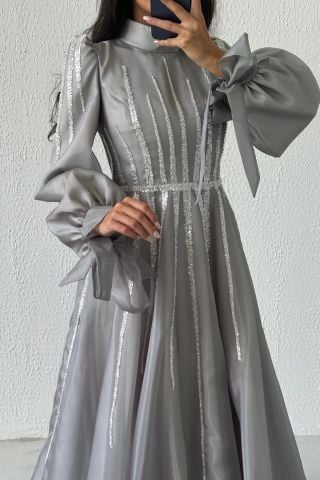 Rahat Bağlamalı Kol Detaylı Organze Tesettür Abiye Gri