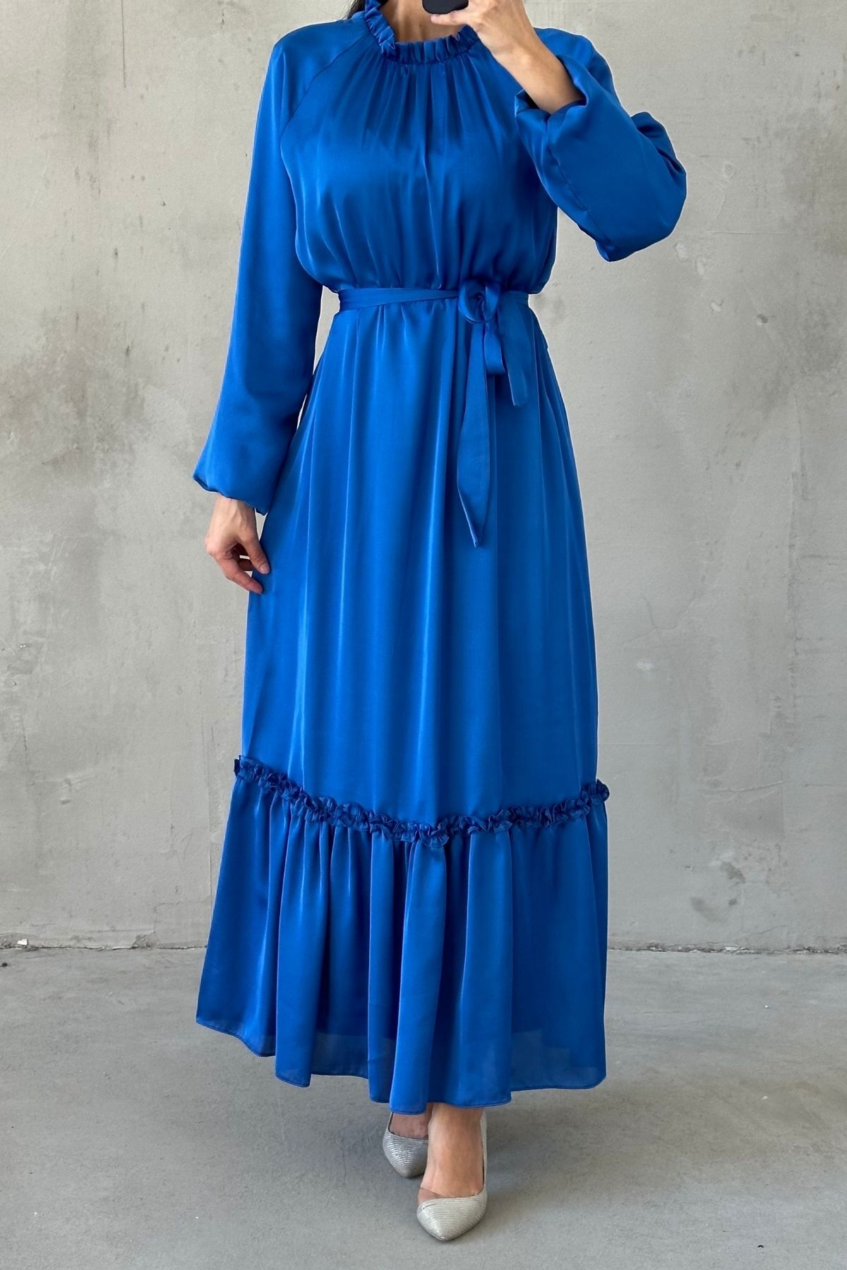 İnce Kemer Ve Fırfır Etek Saten Tesettür Abiye Saks Mavisi