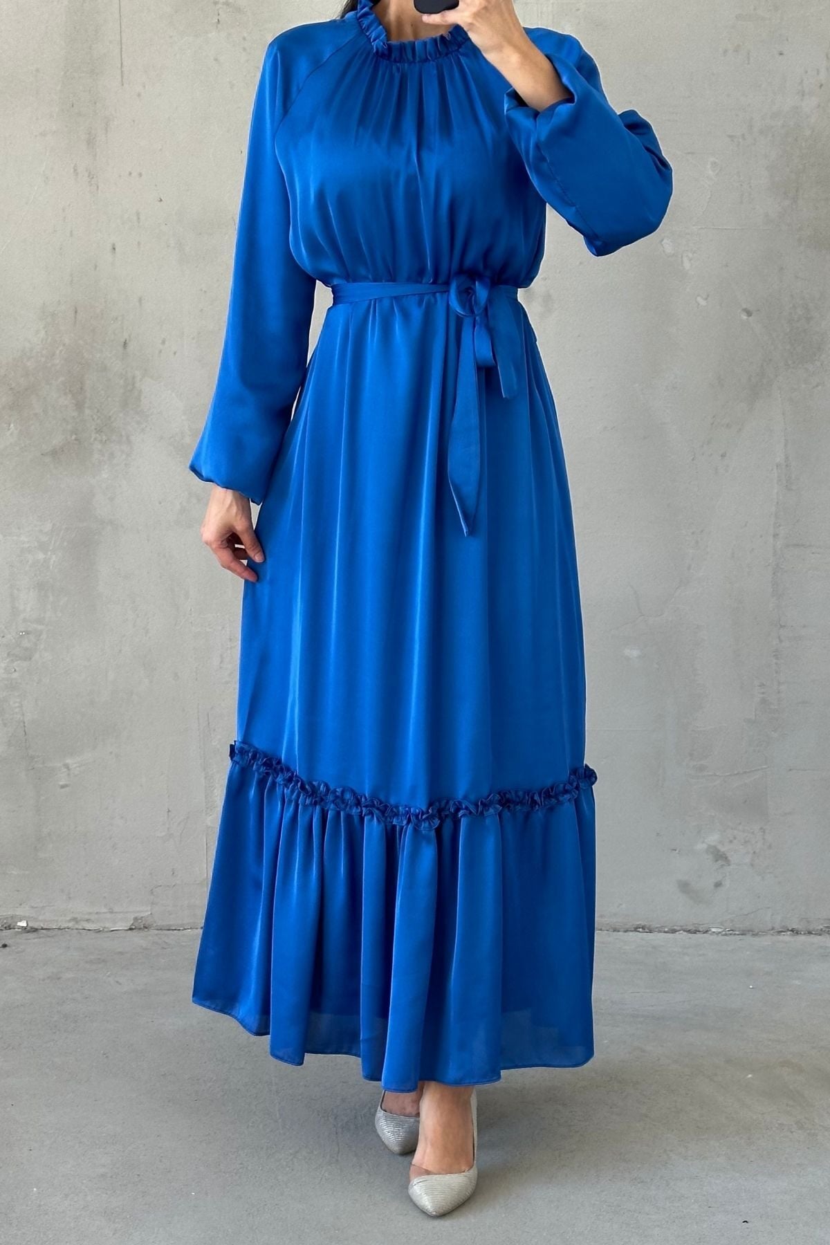 İnce Kemer Ve Fırfır Etek Saten Tesettür Abiye Saks Mavisi