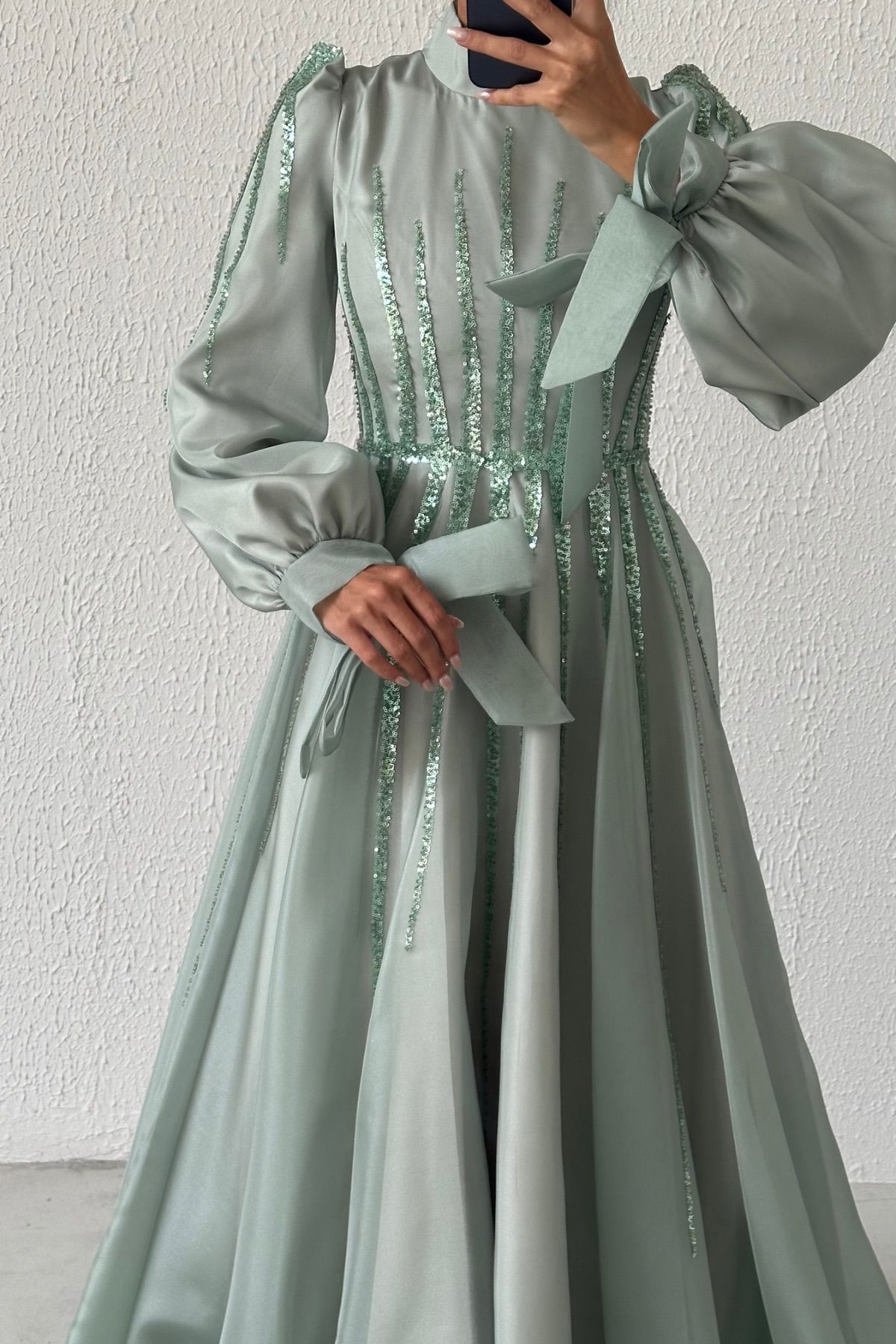 Rahat Bağlamalı Kol Detaylı Organze Tesettür Abiye Mint Yeşili