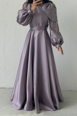 Saten İncisi: Omuzdan Dökülen Tesettür Abiye Lila