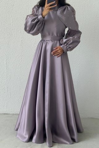 Saten İncisi: Omuzdan Dökülen Tesettür Abiye Lila