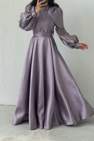 Saten İncisi: Omuzdan Dökülen Tesettür Abiye Lila