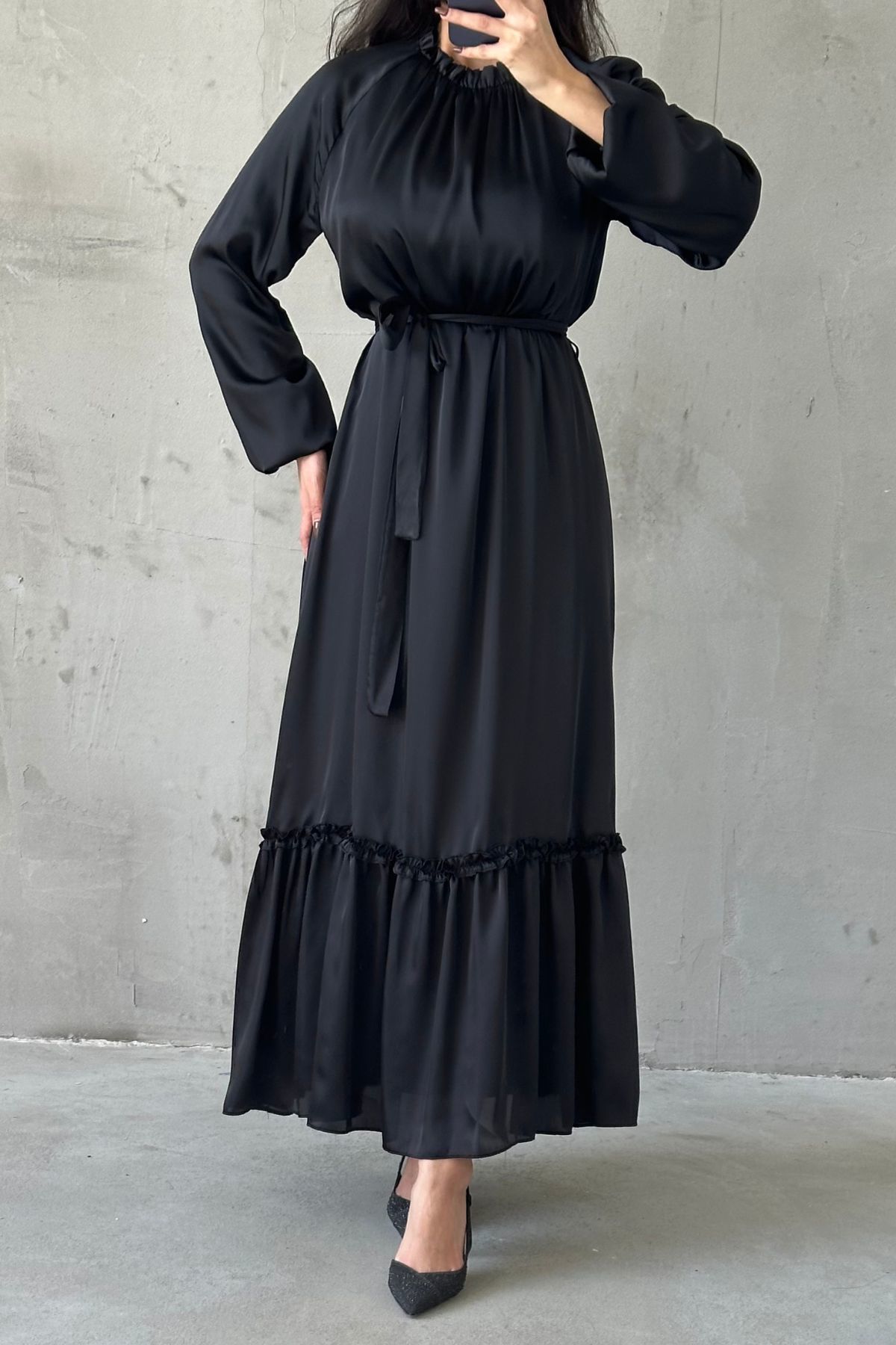 İnce Kemer Ve Fırfır Etek Saten Tesettür Abiye Siyah