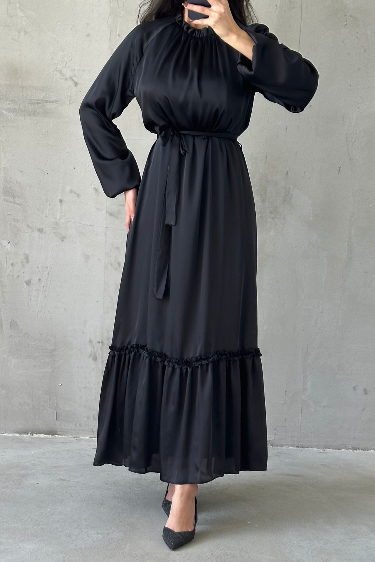 İnce Kemer Ve Fırfır Etek Saten Tesettür Abiye Siyah