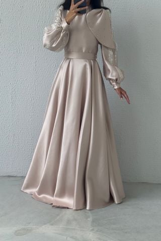 Saten İncisi: Omuzdan Dökülen Tesettür Abiye Bej