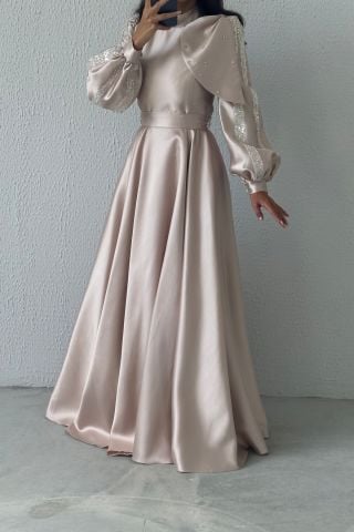 Saten İncisi: Omuzdan Dökülen Tesettür Abiye Bej