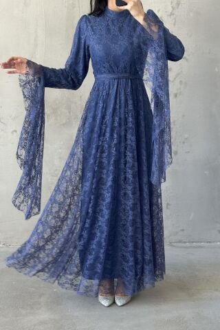 فستان سهرة من سينا حجاب، لون نيلي