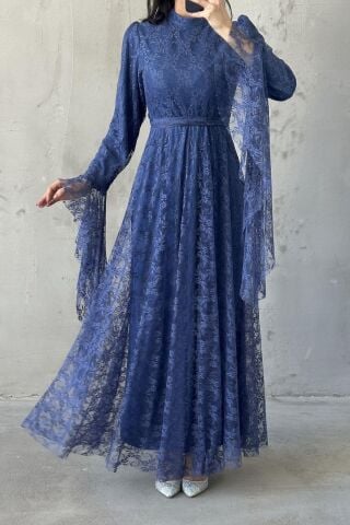 فستان سهرة من سينا حجاب، لون نيلي