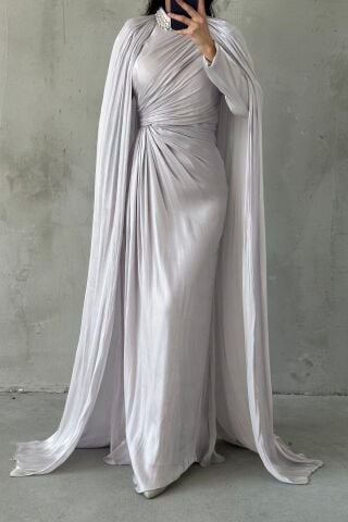 Kolları Pelerinli Yakası Taşlı Janjan Tesettür Abiye Taş