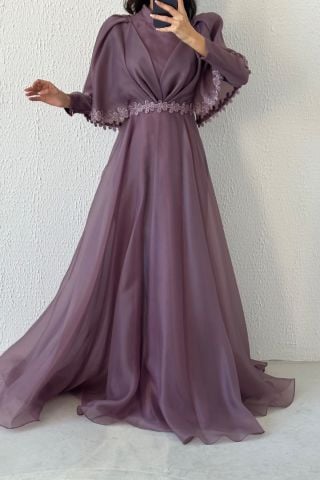 İşleme Detaylarıyla Eşsiz Organze Tesettür Abiye Lila