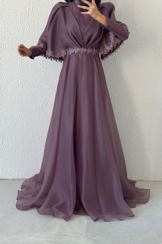 İşleme Detaylarıyla Eşsiz Organze Tesettür Abiye Lila