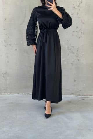 Nakış Detaylı Kemerli Saten Tesettür Abiye Siyah