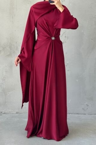Akıcı Kumaş Ve Broş Detaylı Saten Tesettür Abiye Bordo