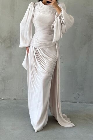 Akıcı Kumaş Kuyruk Detaylı Tesettür Abiye Ekru