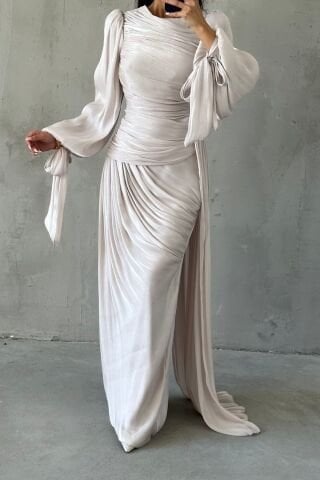 Akıcı Kumaş Kuyruk Detaylı Tesettür Abiye Ekru