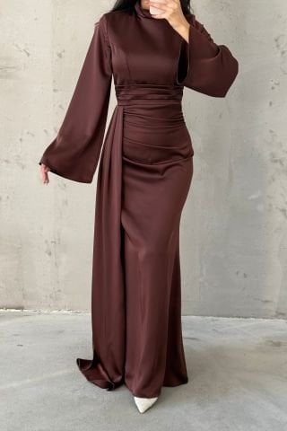 Kuyruk Detaylı Saten Tesettür Abiye Kahverengi