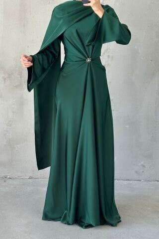 Akıcı Kumaş Ve Broş Detaylı Saten Tesettür Abiye Yeşil