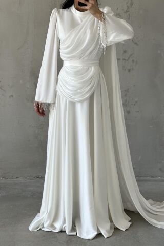 فستان سهرة أبيض من إيليا حجاب