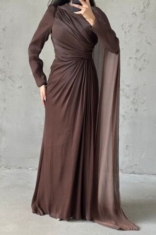 Omuzdan Pelerin Detaylı Janjan Tesettür Abiye Kahverengi