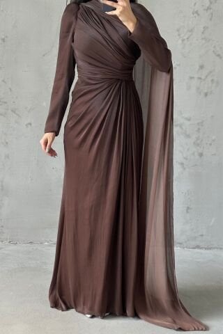 Omuzdan Pelerin Detaylı Janjan Tesettür Abiye Kahverengi