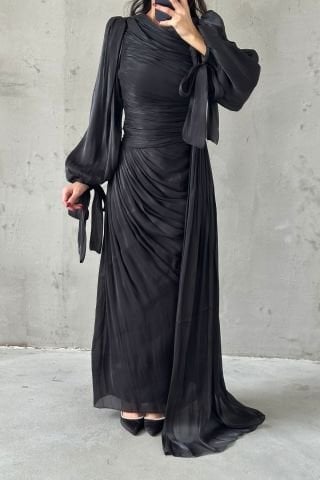 Akıcı Kumaş Kuyruk Detaylı Tesettür Abiye Siyah