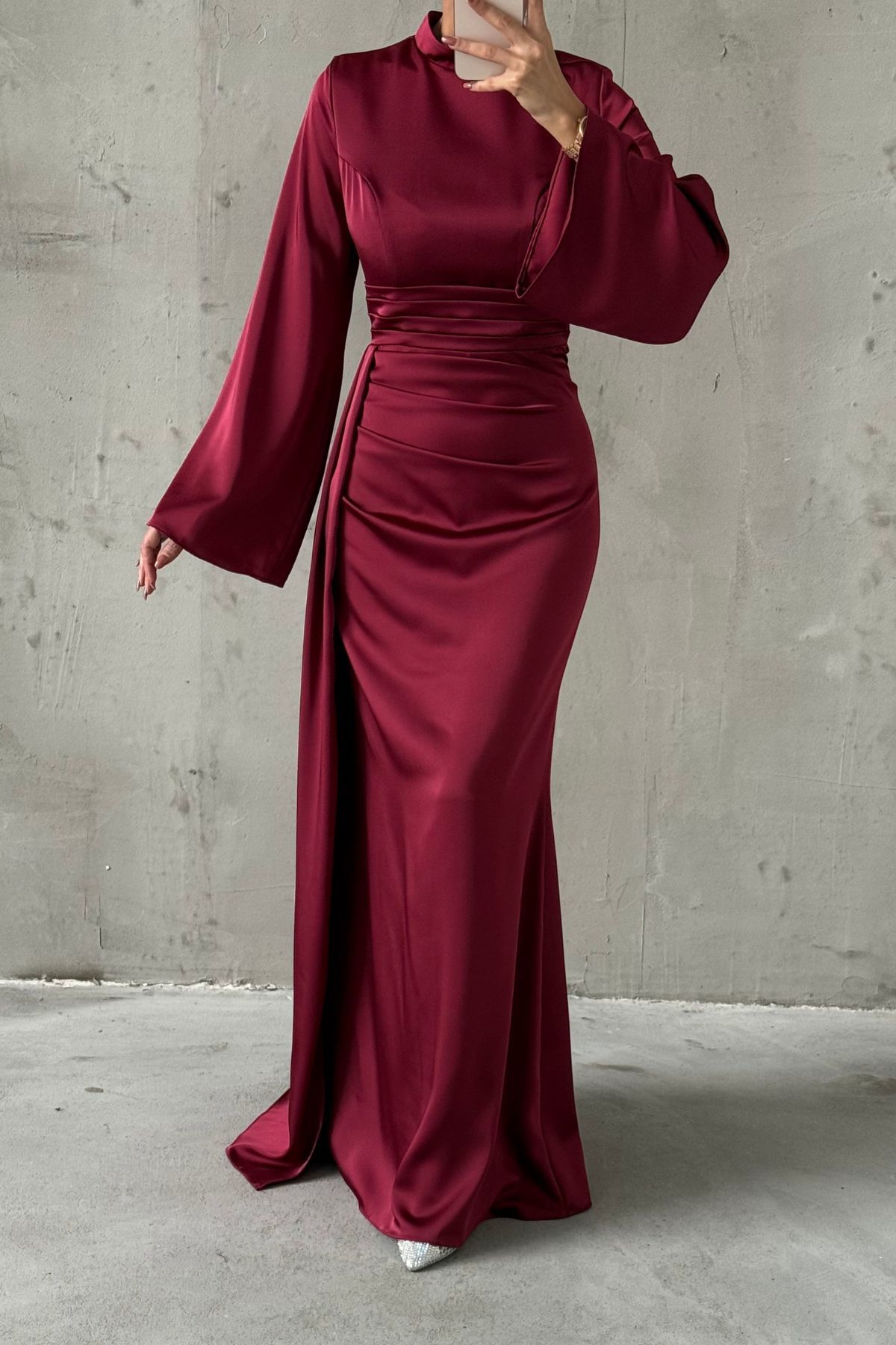 Kuyruk Detaylı Saten Tesettür Abiye Bordo
