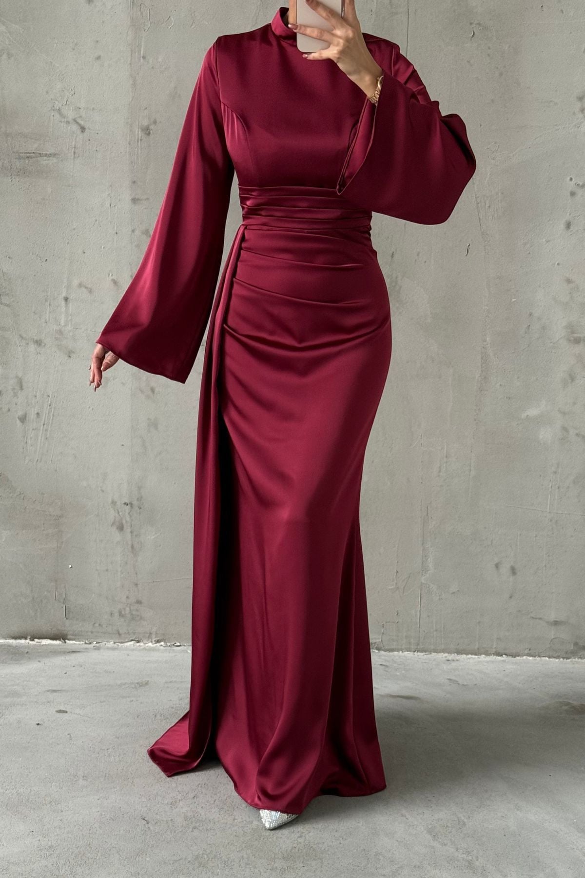 Kuyruk Detaylı Saten Tesettür Abiye Bordo