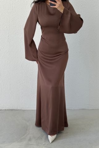 Arkadan Bağlama Detaylı Basic Saten Tesettür Abiye Kahve