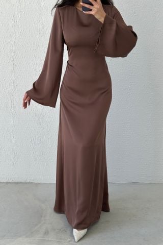 Arkadan Bağlama Detaylı Basic Saten Tesettür Abiye Kahve