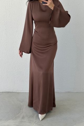 Arkadan Bağlama Detaylı Basic Saten Tesettür Abiye Kahve